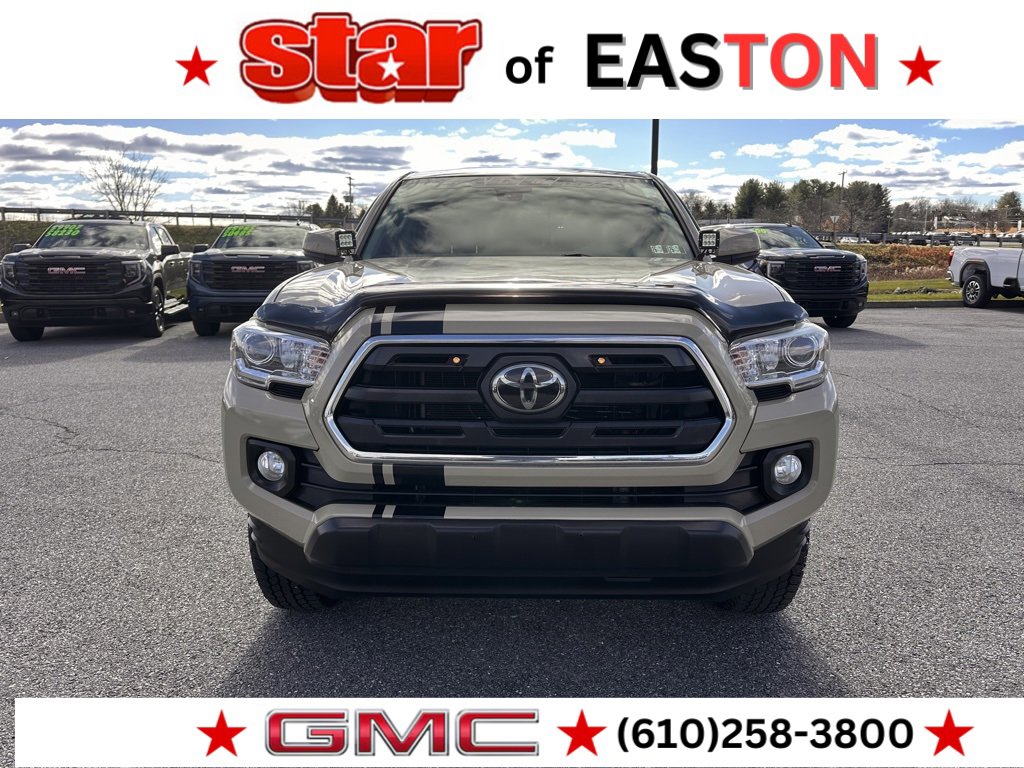 Used 2018 Toyota Tacoma SR5 w/ Exterior Package image 4