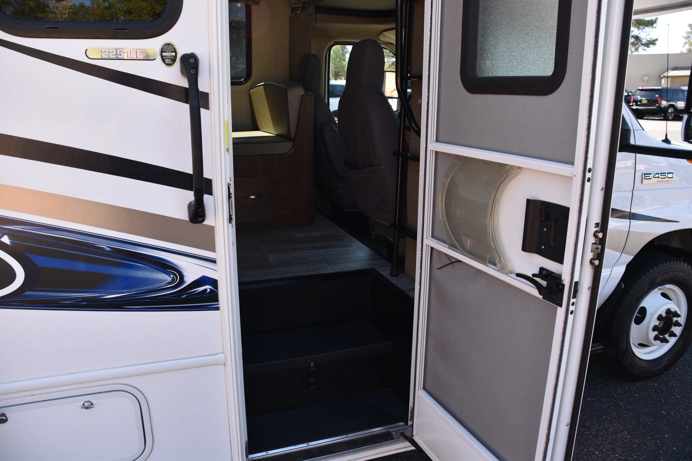 Used 2019 Ford E-450 and Econoline 450 Super Duty w/ Motorhome Prep Package RWD image 17