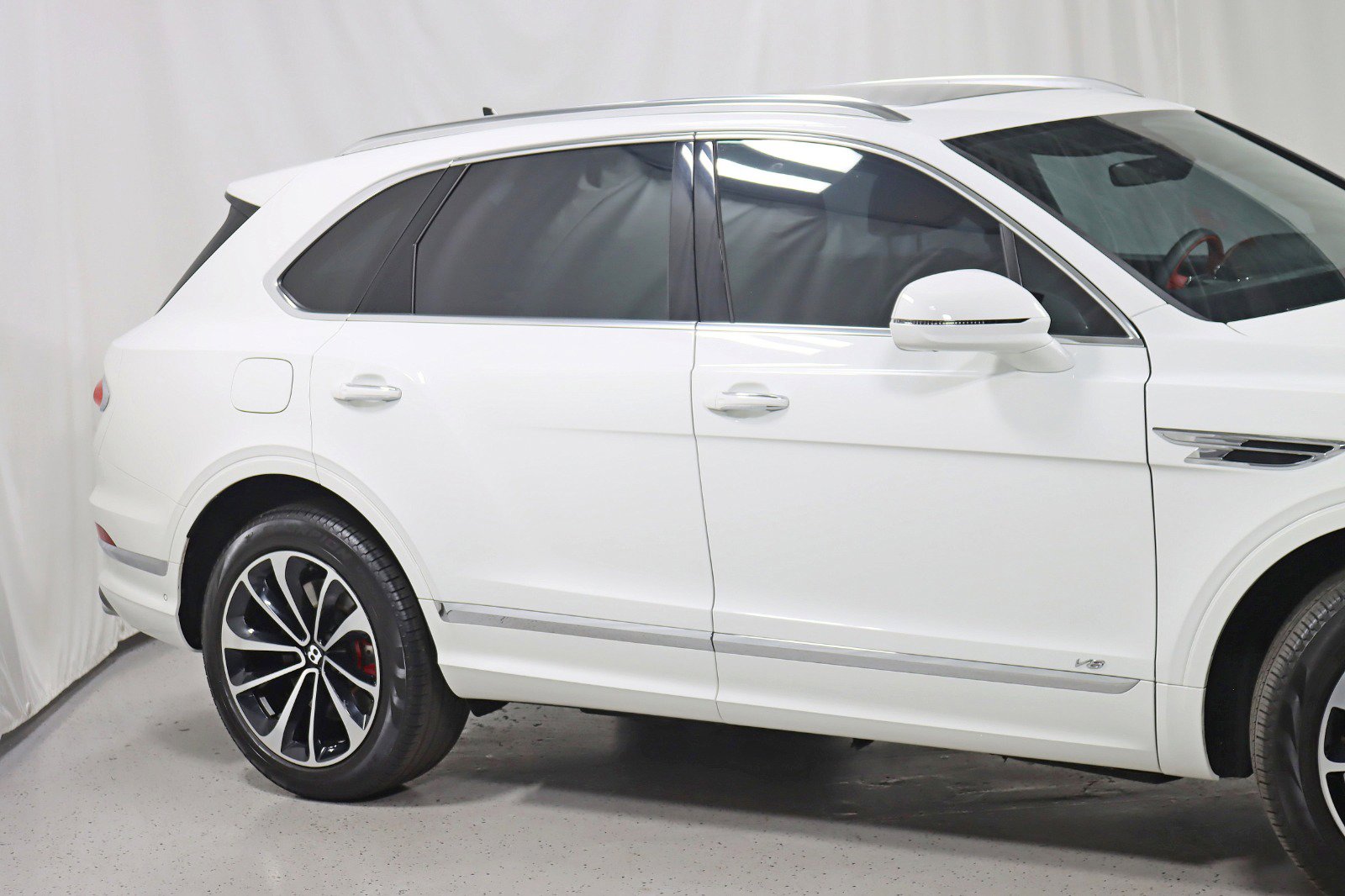 Used 2022 Bentley Bentayga image 3