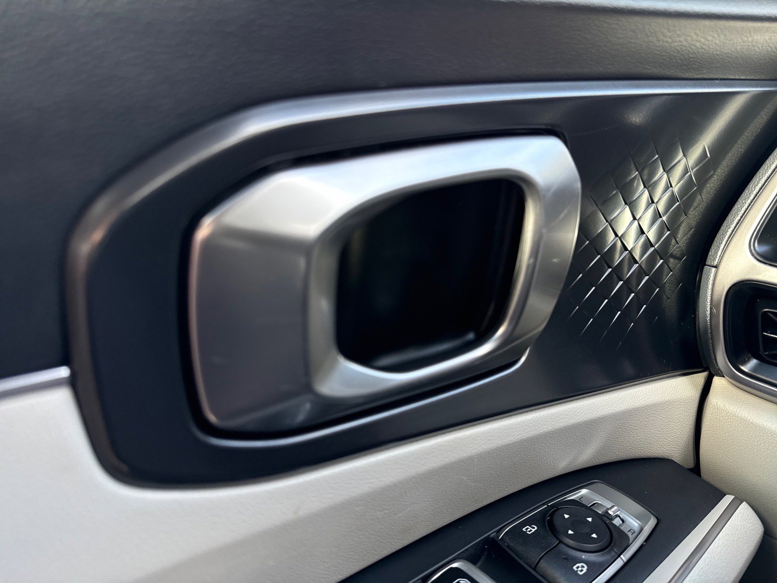 Used 2023 Kia Sorento S w/ Panoramic Sunroof Package image 26