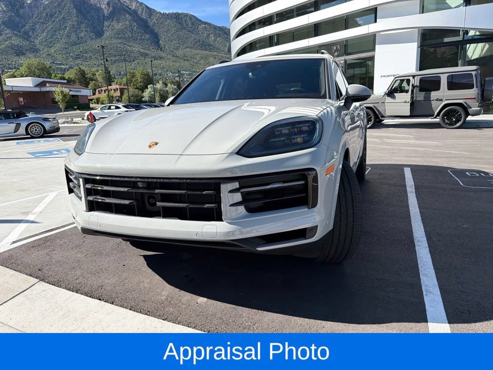 Certified 2025 Porsche Cayenne AWD/4WD image 2