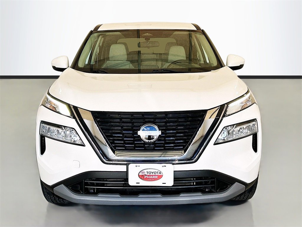 Used 2023 Nissan Rogue SV image 2