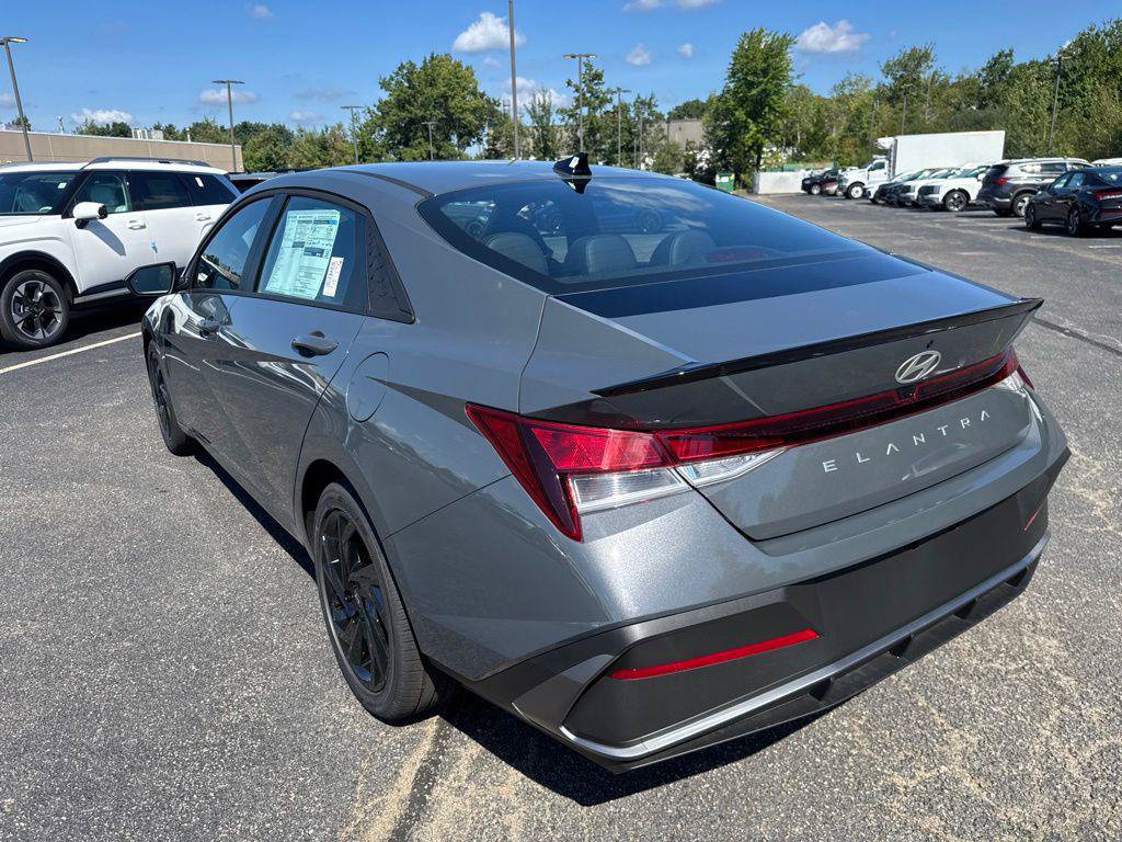 New 2026 Hyundai Elantra SEL Sport FWD image 4