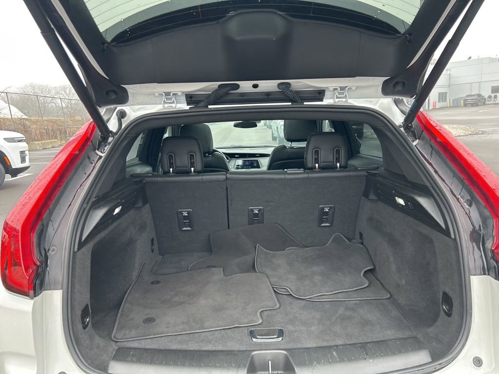 Used 2023 Cadillac XT4 Luxury w/ Cold Weather Package image 14