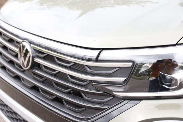 Used 2025 Volkswagen Atlas Peak Edition SE AWD/4WD image 12