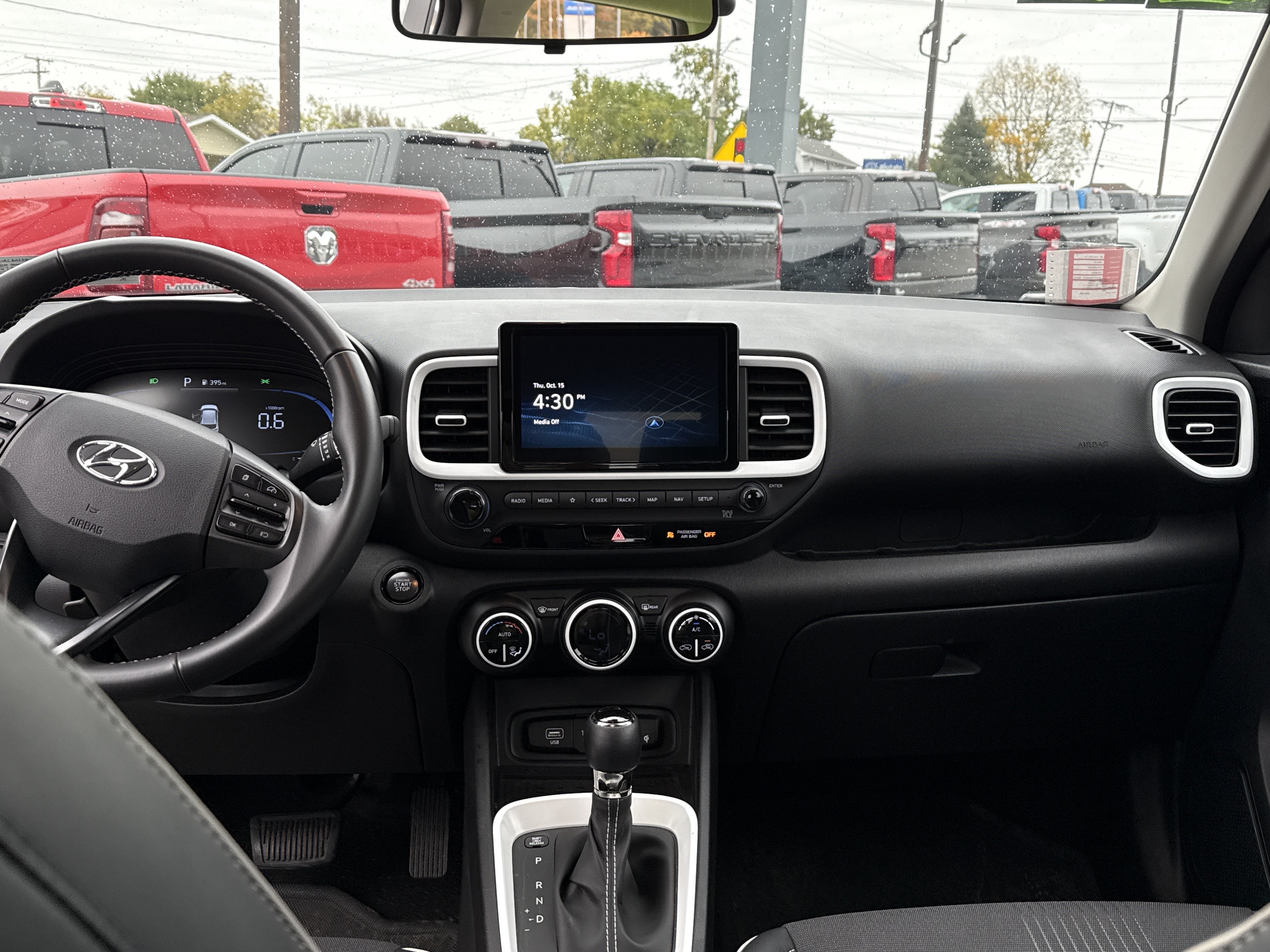 Used 2025 Hyundai Venue Limited FWD image 14