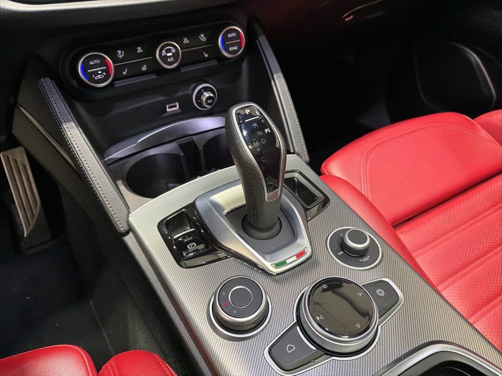 Used 2023 Alfa Romeo Stelvio Veloce AWD/4WD image 17