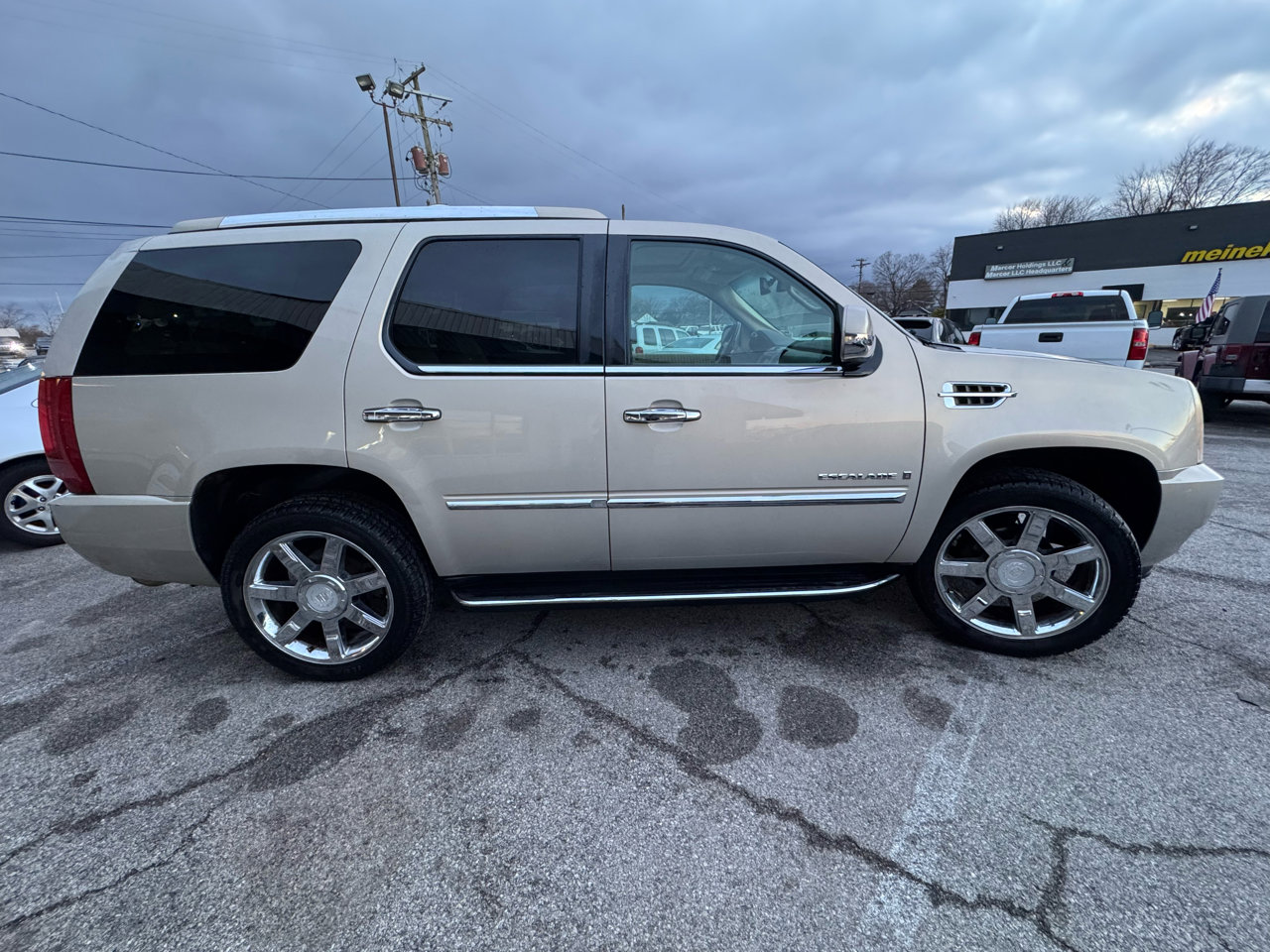Used 2007 Cadillac Escalade AWD w/ Information Package image 8