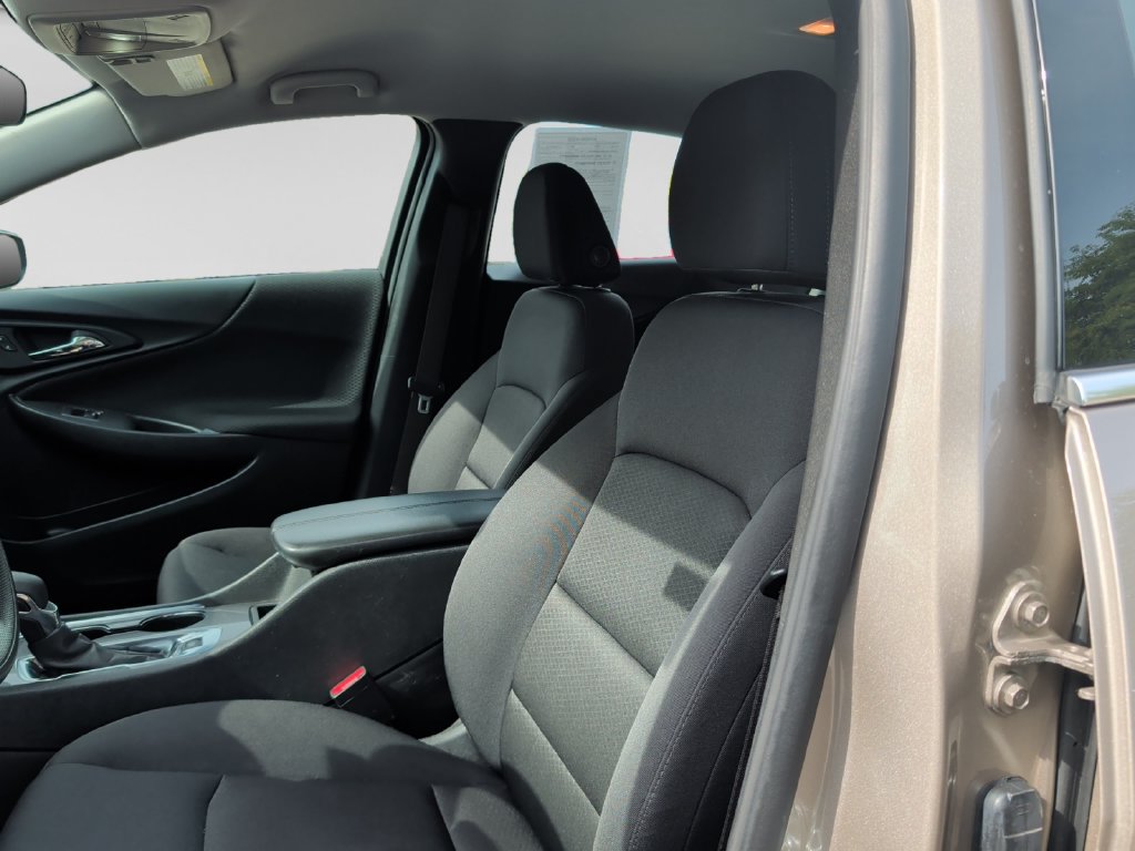Used 2025 Chevrolet Malibu LT FWD image 17