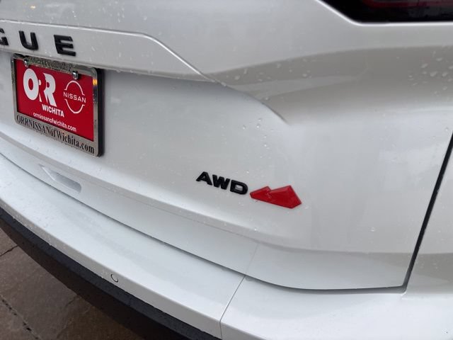 Used 2025 Nissan Rogue SV AWD/4WD image 9