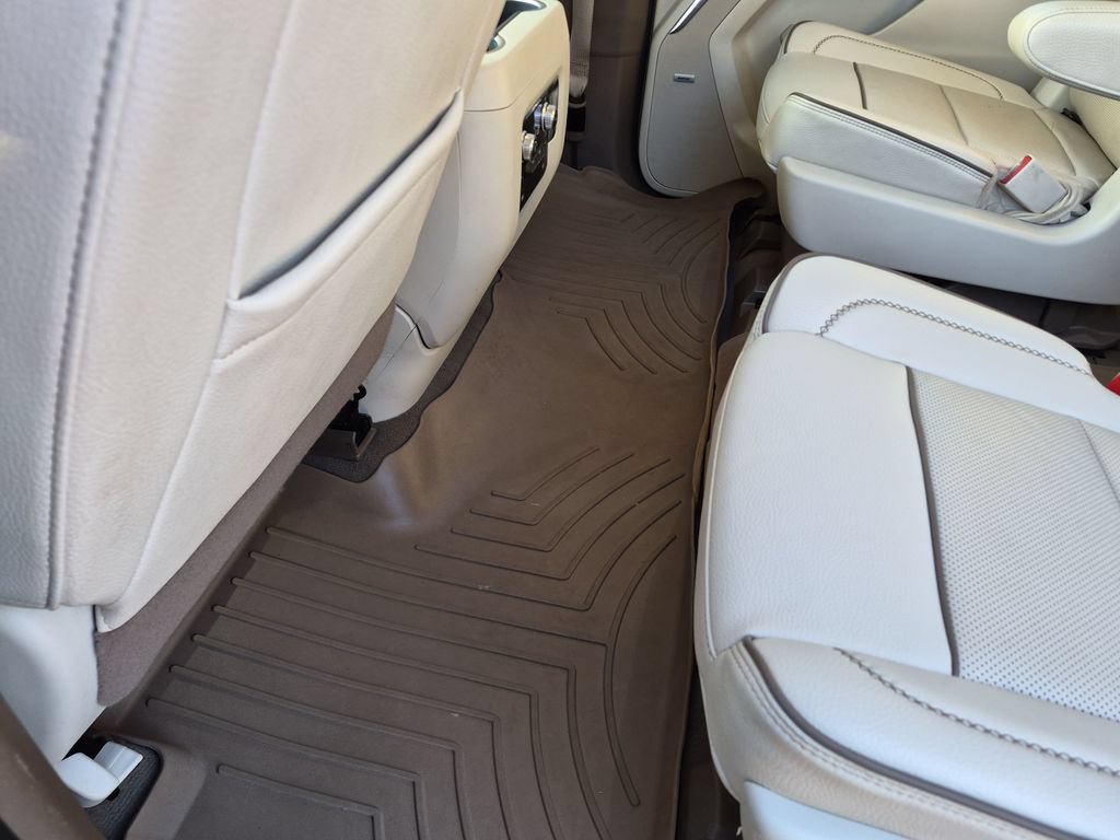 Used 2022 GMC Yukon XL Denali AWD/4WD image 38