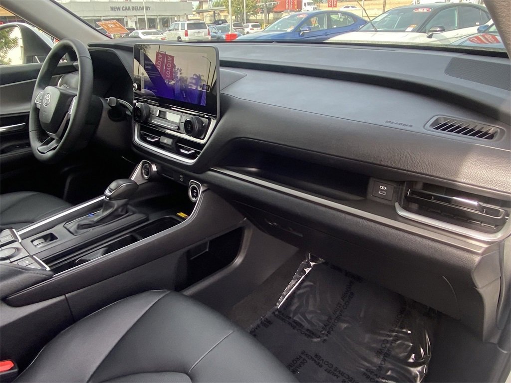 Used 2024 Toyota Grand Highlander XLE image 16