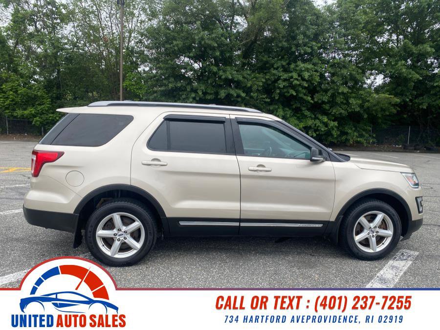 Used 2017 Ford Explorer XLT w/ Equipment Group 201A image 6