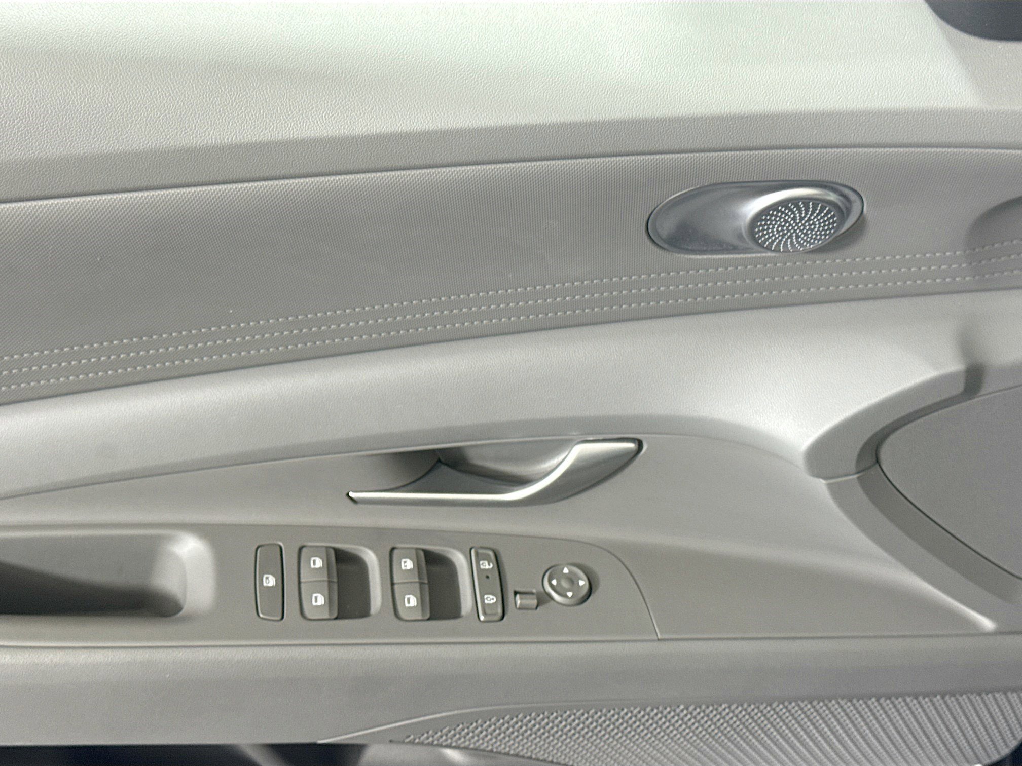 Used 2025 Hyundai Elantra SE image 23