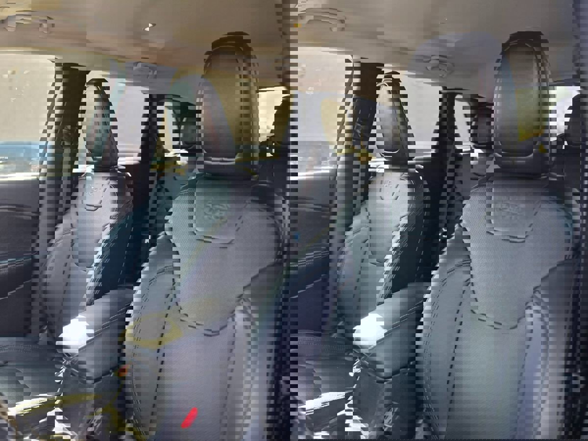 Used 2019 Jeep Cherokee Limited image 17