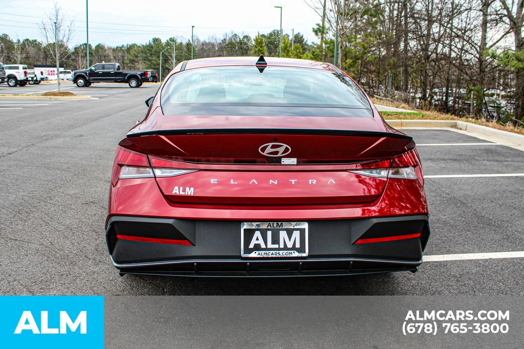 Used 2025 Hyundai Elantra Sport image 11