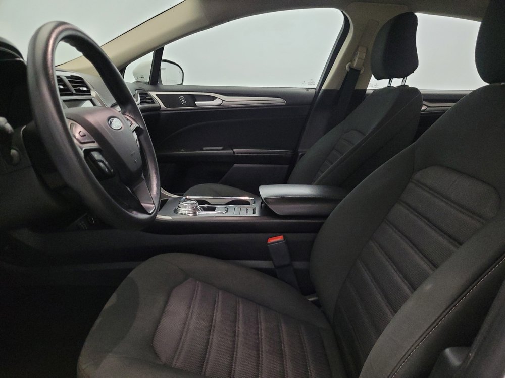 Used 2020 Ford Fusion SE FWD image 17