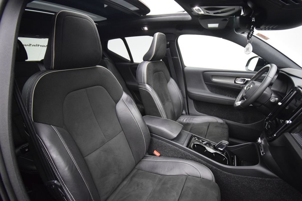Used 2021 Volvo XC40 T5 R-Design w/ Climate Package AWD/4WD image 19