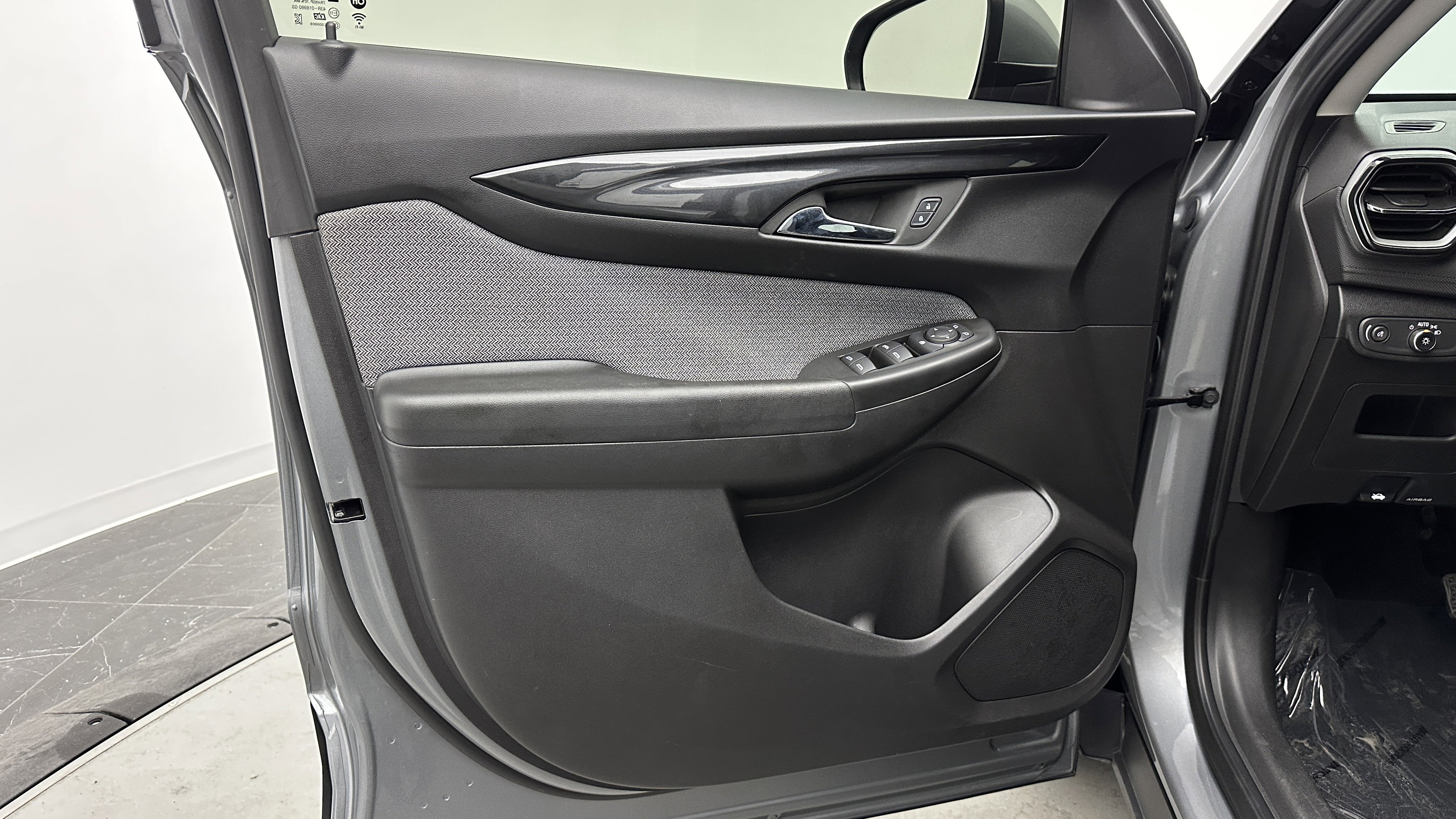 Used 2025 Chevrolet TrailBlazer LT image 10