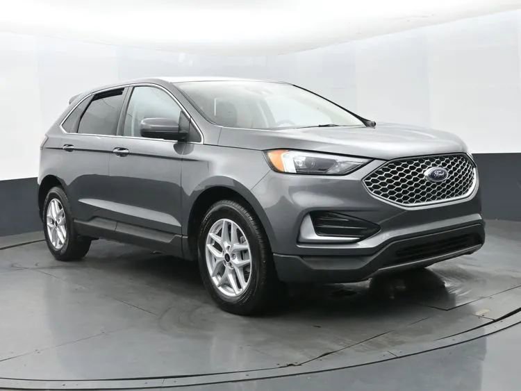 Used 2024 Ford Edge SEL image 2