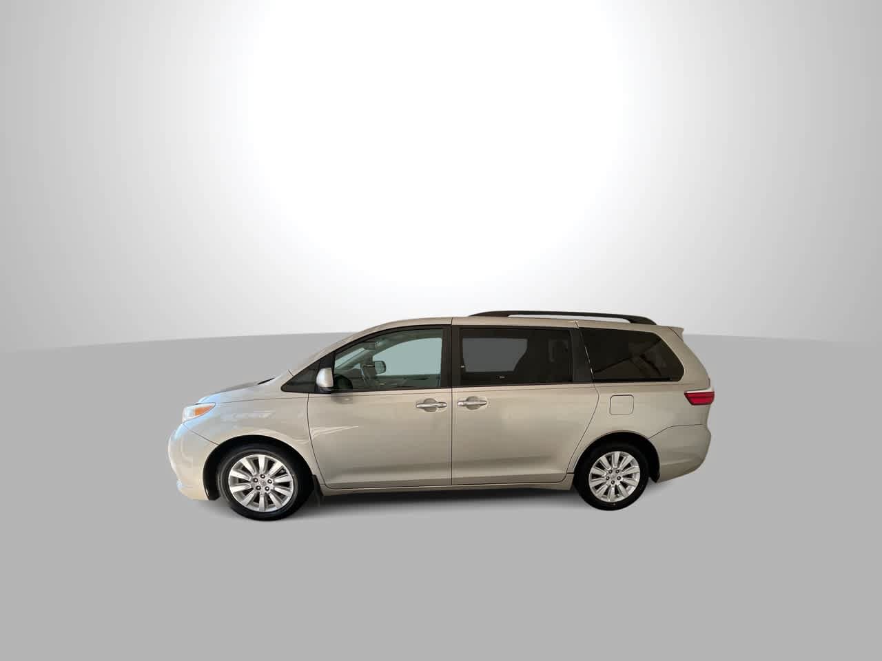 Used 2015 Toyota Sienna XLE w/ XLE Navigation Package AWD/4WD image 5