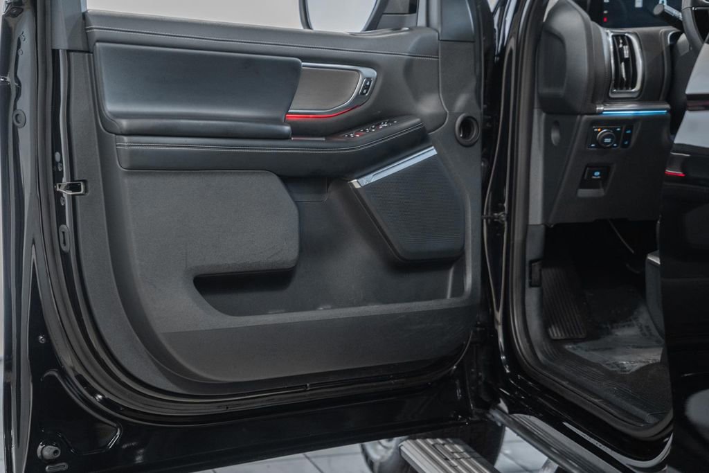 Used 2025 Ford Expedition Max Platinum image 52