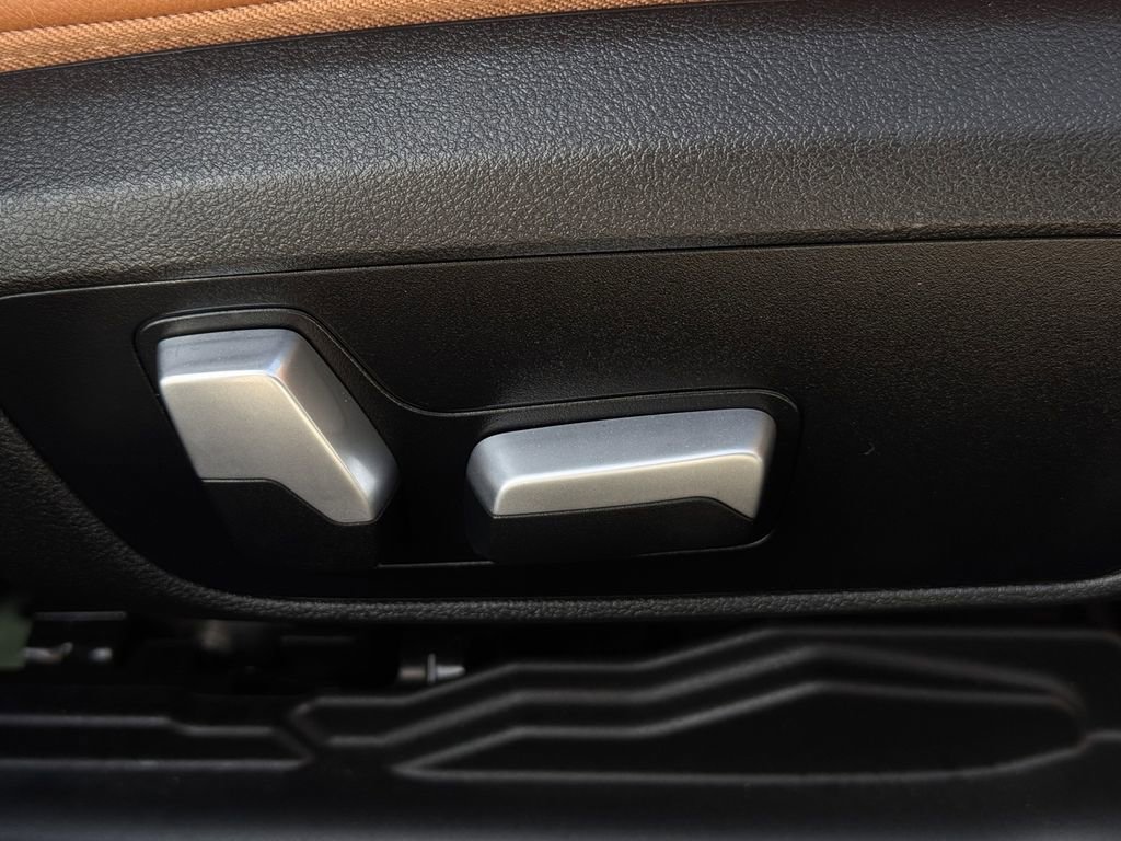 Used 2022 BMW 330e w/ Convenience Package image 27