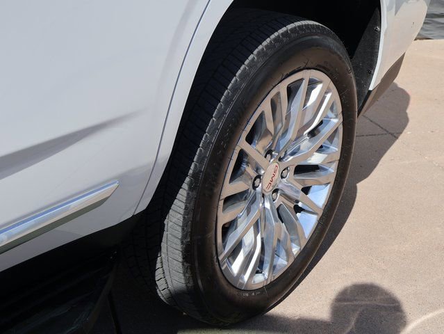 Used 2024 GMC Yukon Denali w/ Advanced Technology Package image 39