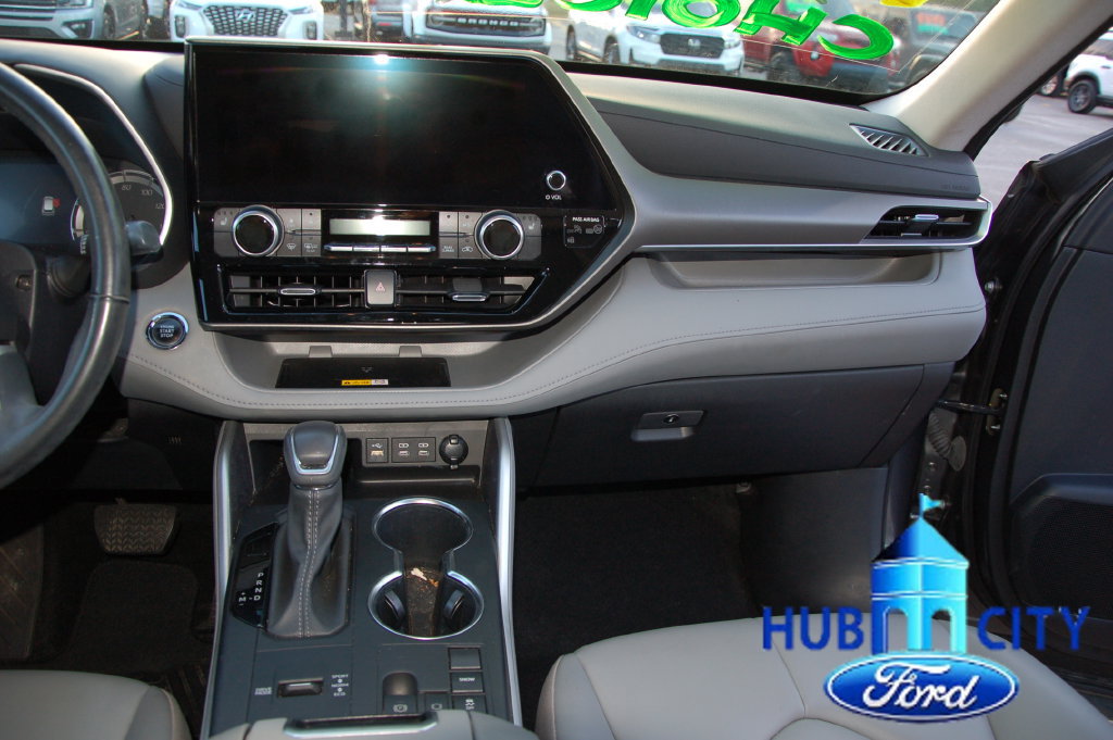 Used 2023 Toyota Highlander XLE FWD image 20