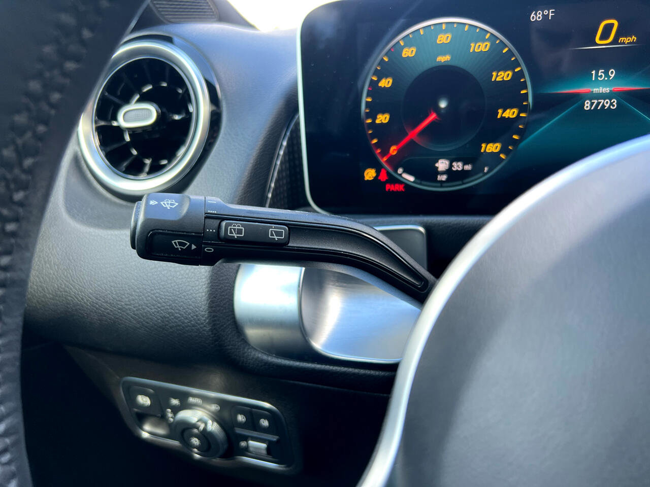 Used 2020 Mercedes-Benz GLB 250 4MATIC w/ Premium Package image 35