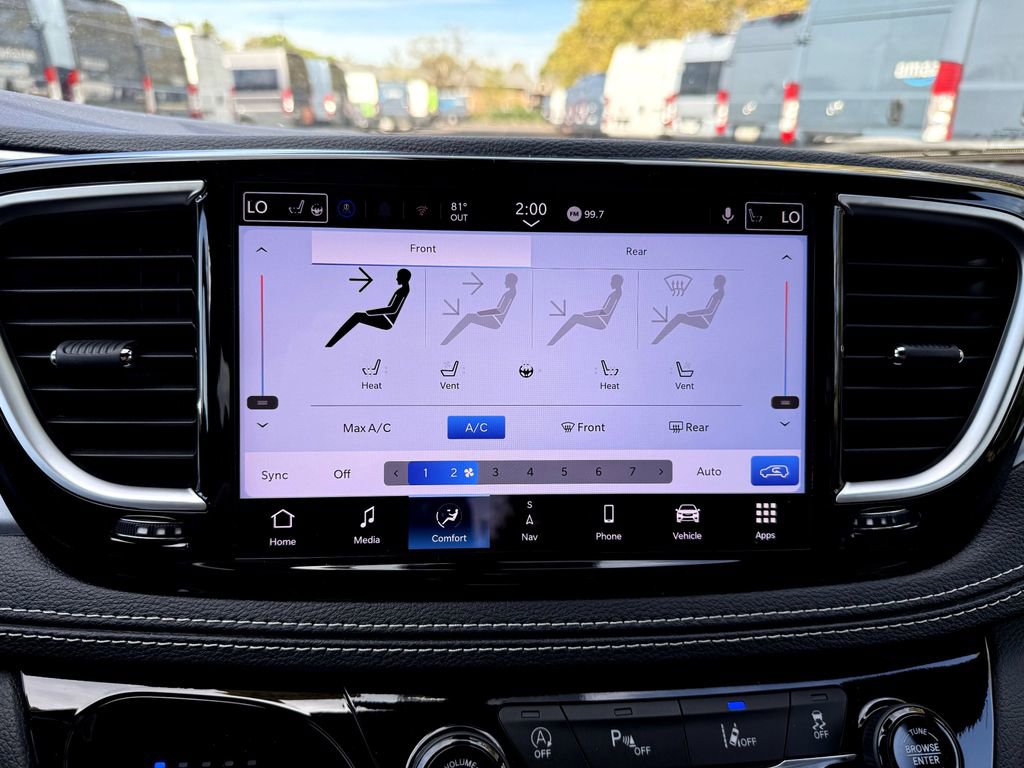 New 2026 Chrysler Pacifica Limited w/ Uconnect Theater Family Group FWD image 15