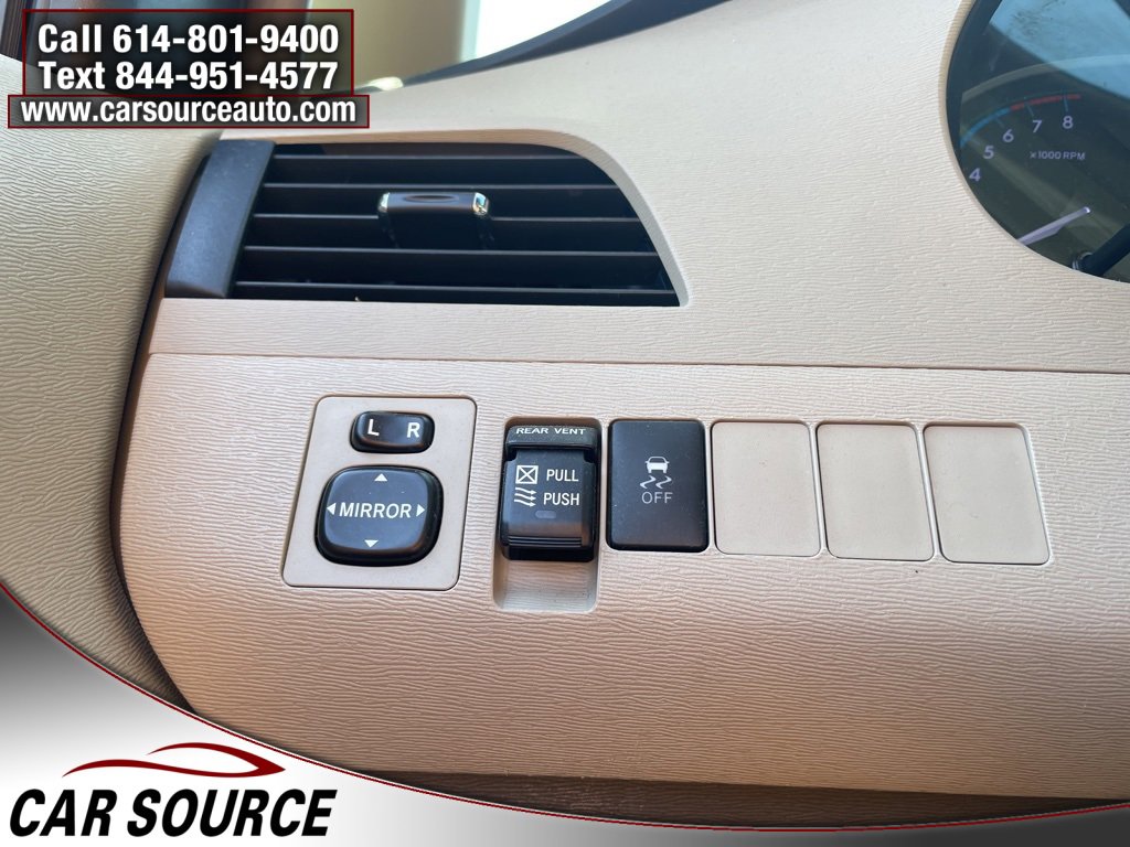 Used 2014 Toyota Sienna L image 21