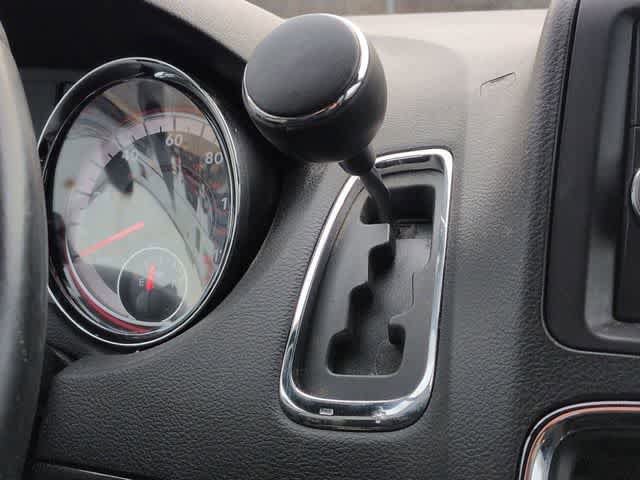 Used 2016 Dodge Grand Caravan SE image 27