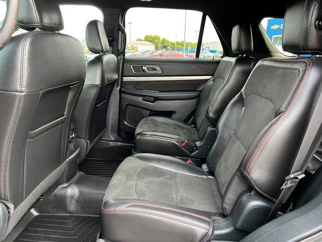 Used 2018 Ford Explorer XLT w/ Equipment Group 202A AWD/4WD image 4