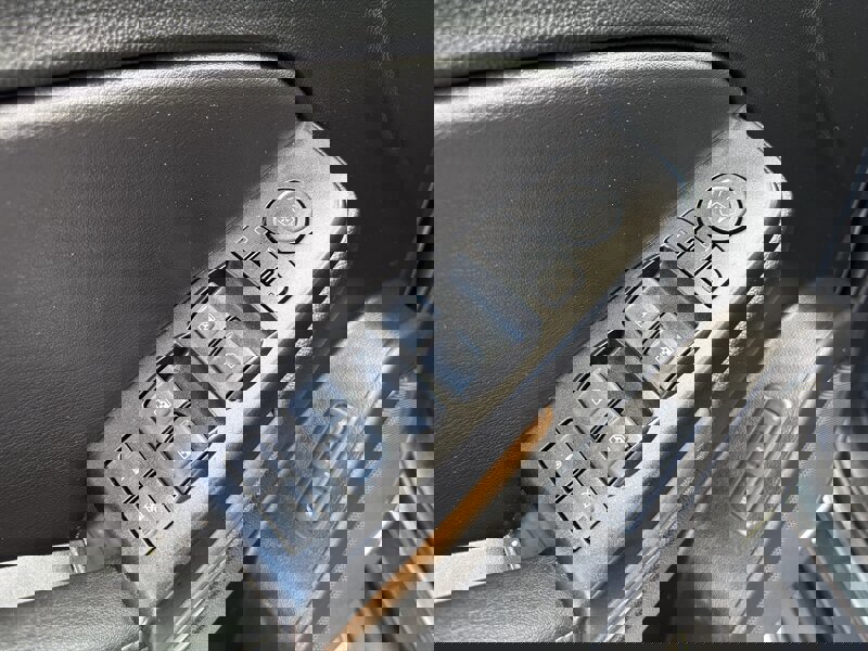 Used 2019 GMC Yukon XL Denali image 16