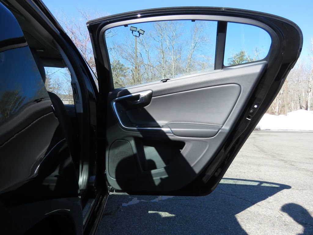 Used 2018 Volvo S60 T5 Inscription image 15