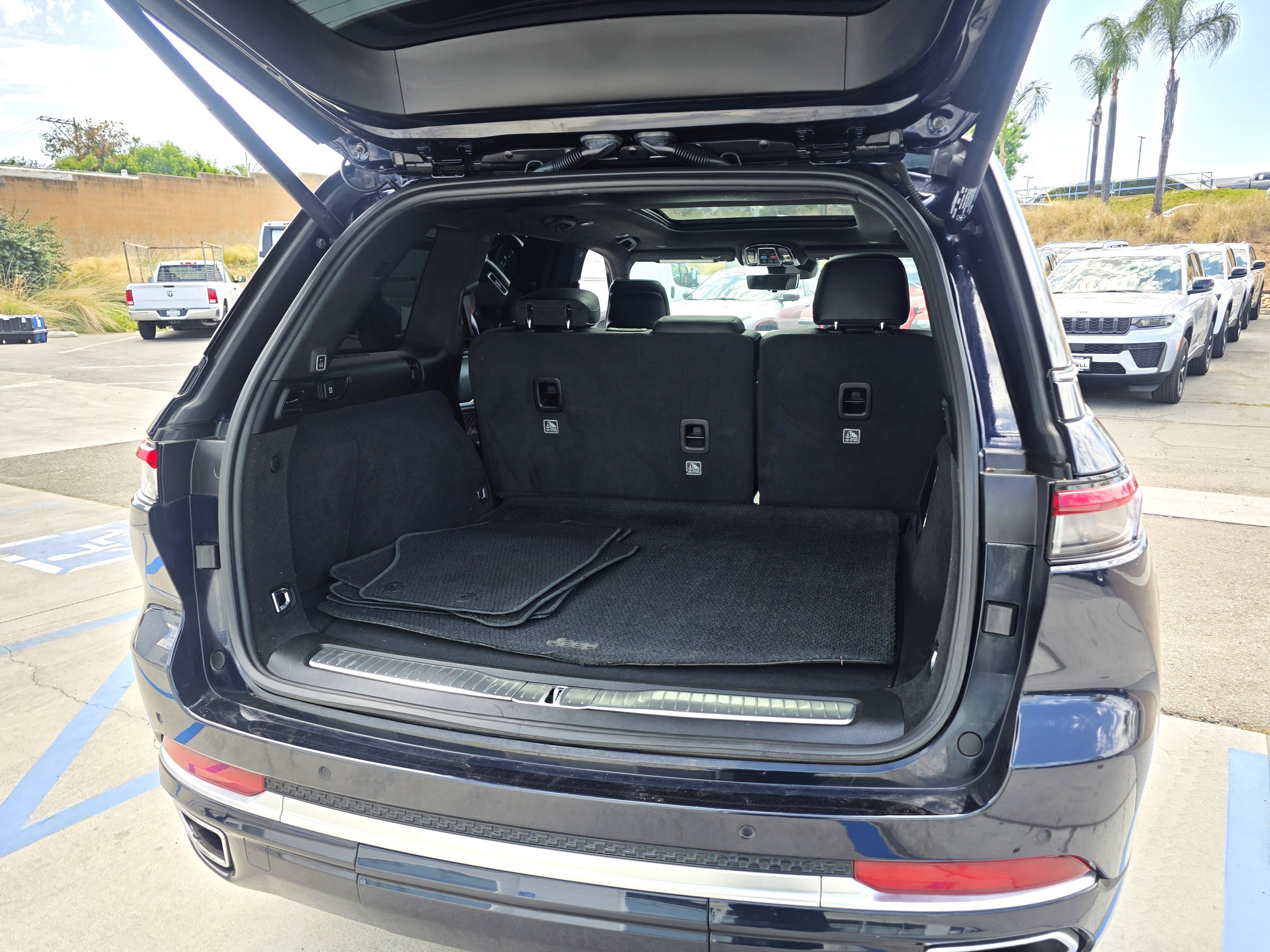 Certified 2022 Jeep Grand Cherokee Summit AWD/4WD image 20