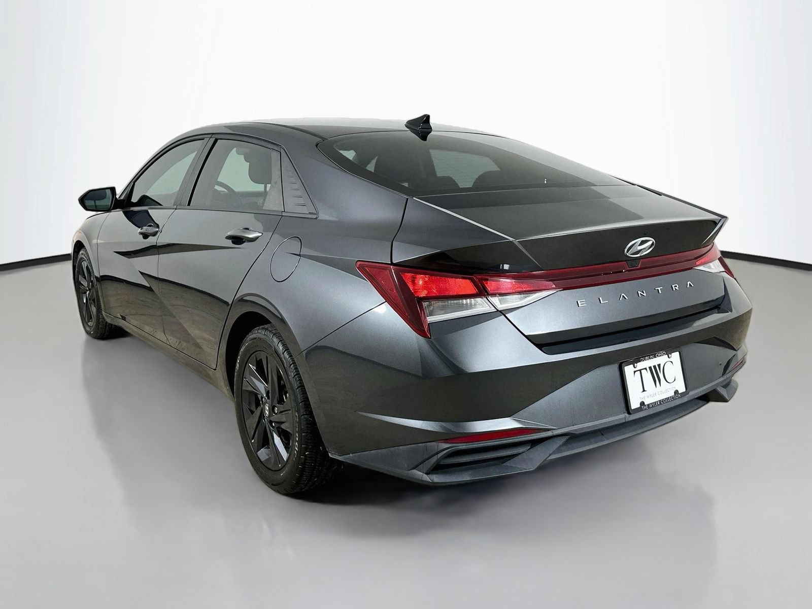 Used 2021 Hyundai Elantra SEL FWD image 7