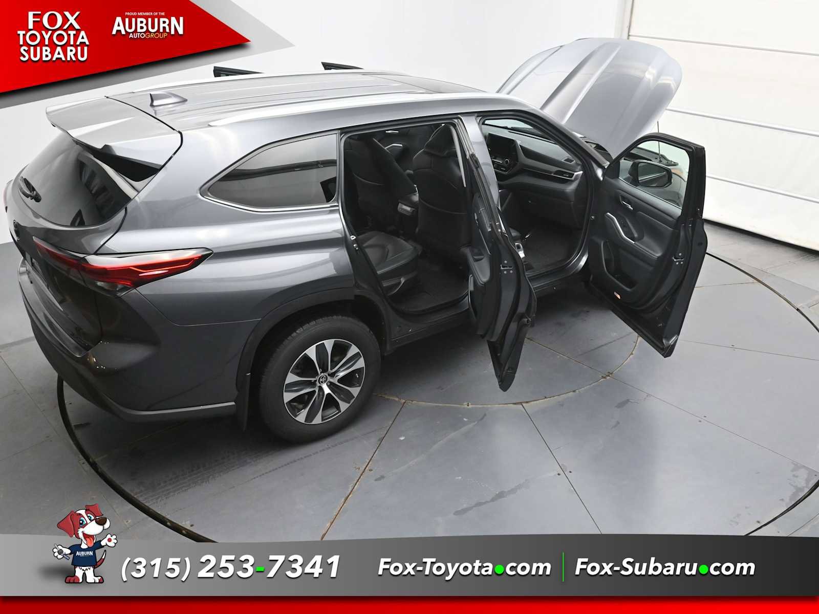 Used 2023 Toyota Highlander XLE AWD/4WD image 36