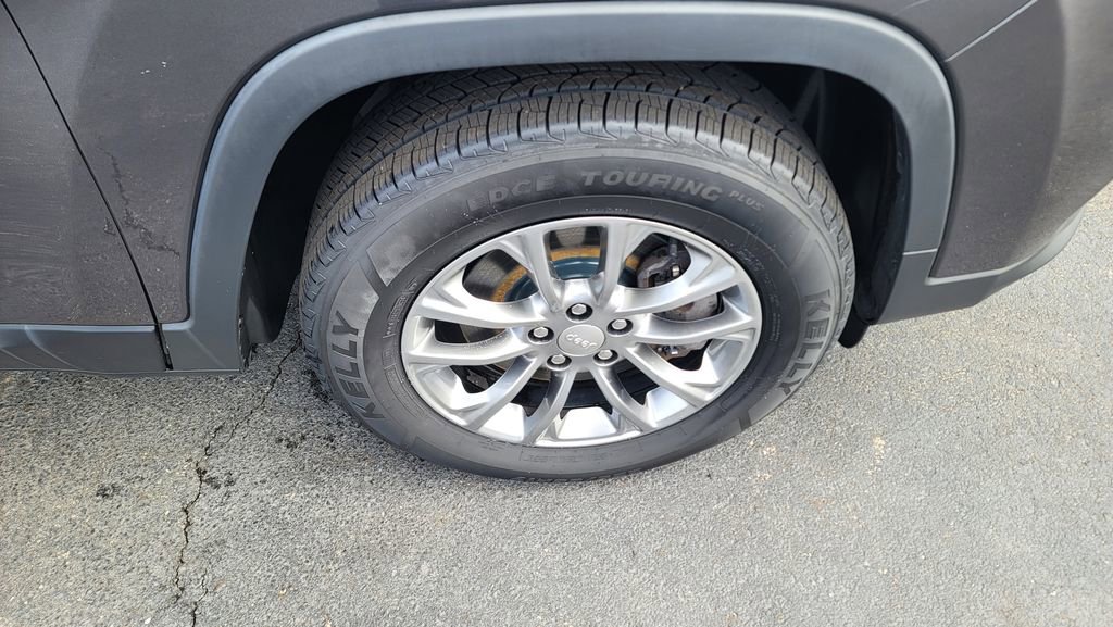 Used 2019 Jeep Cherokee Latitude Plus w/ Cold Weather Group image 15