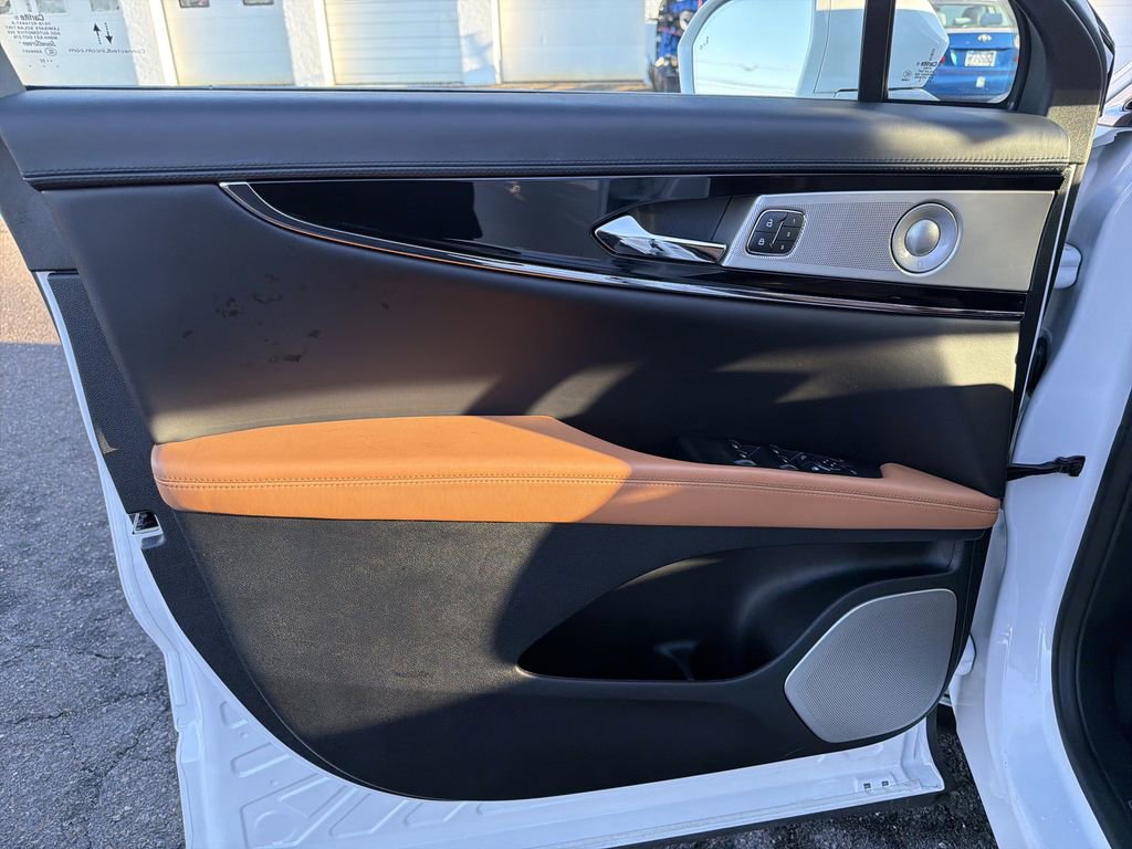 Certified 2022 Lincoln Nautilus Black Label image 10