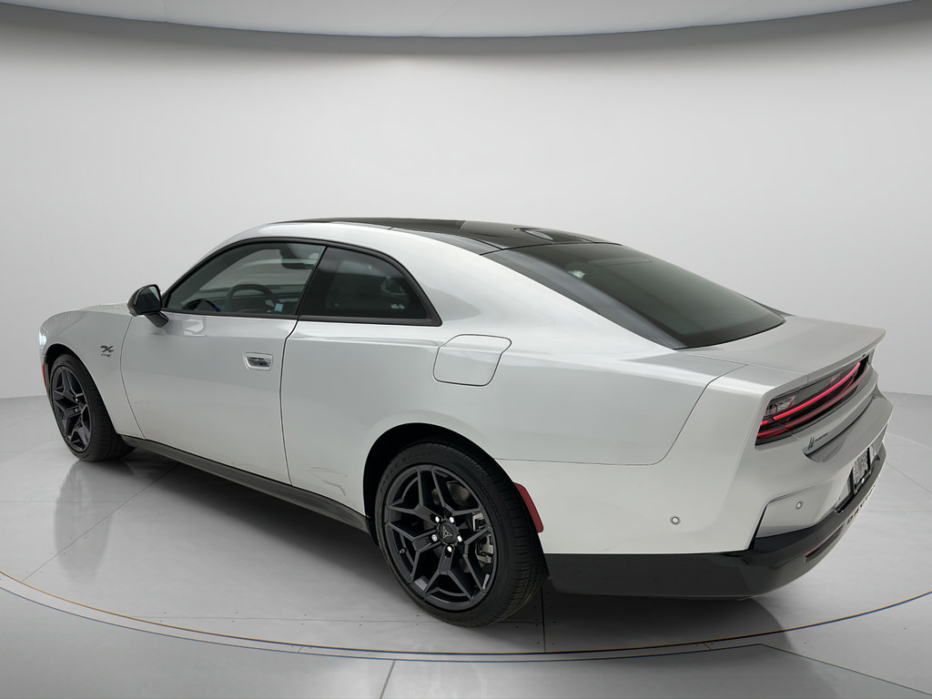 Used 2024 Dodge Charger Daytona R/T w/ Plus Group AWD/4WD image 4