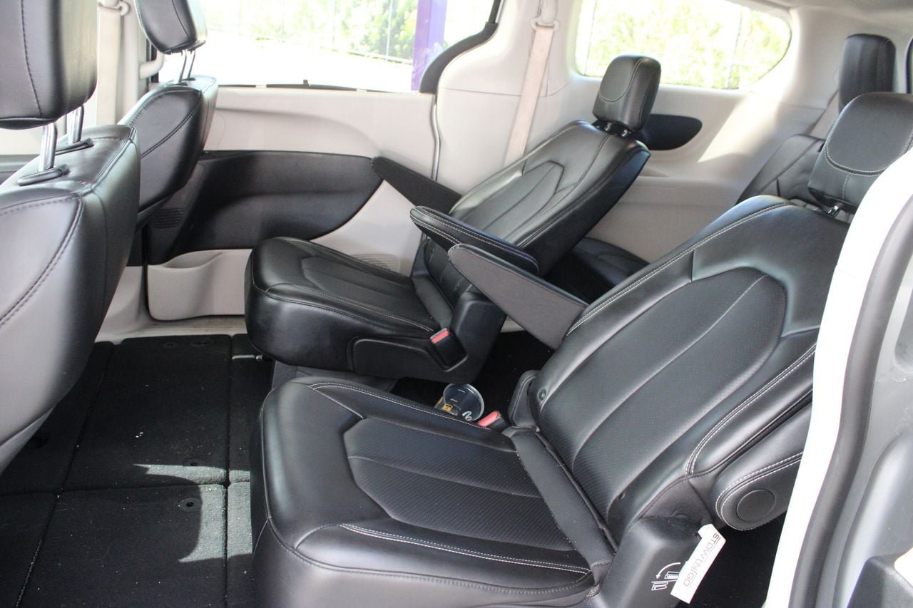 Used 2024 Chrysler Pacifica Touring-L FWD image 18