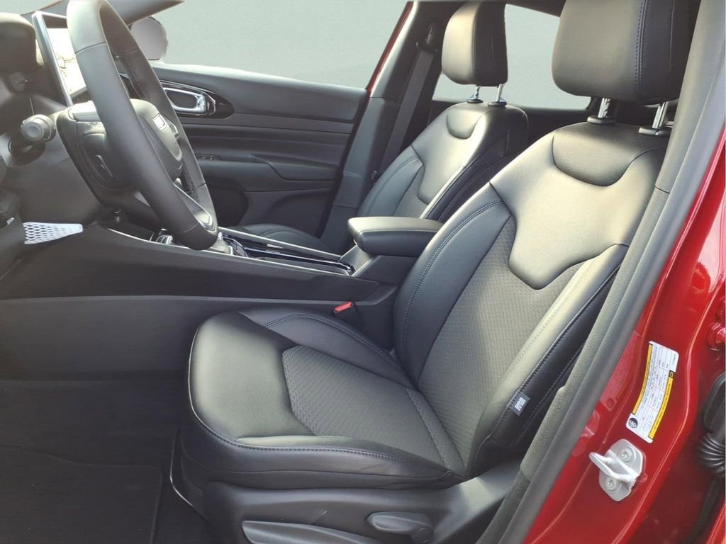 New 2026 Jeep Compass Latitude image 9