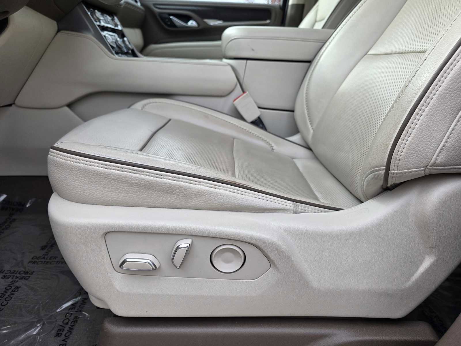 Used 2022 GMC Yukon XL Denali image 14