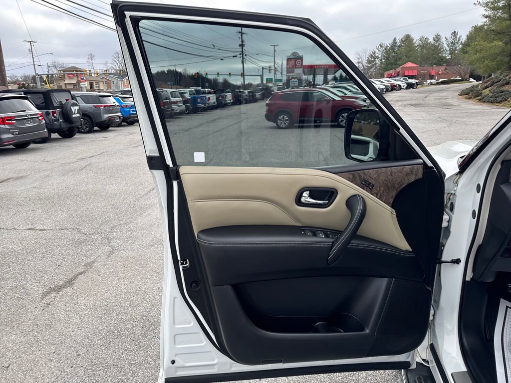 Used 2024 INFINITI QX80 Premium Select w/ Cargo Package image 11