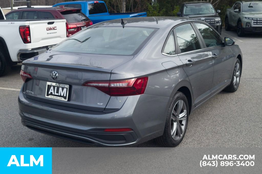 Used 2024 Volkswagen Jetta SE image 5
