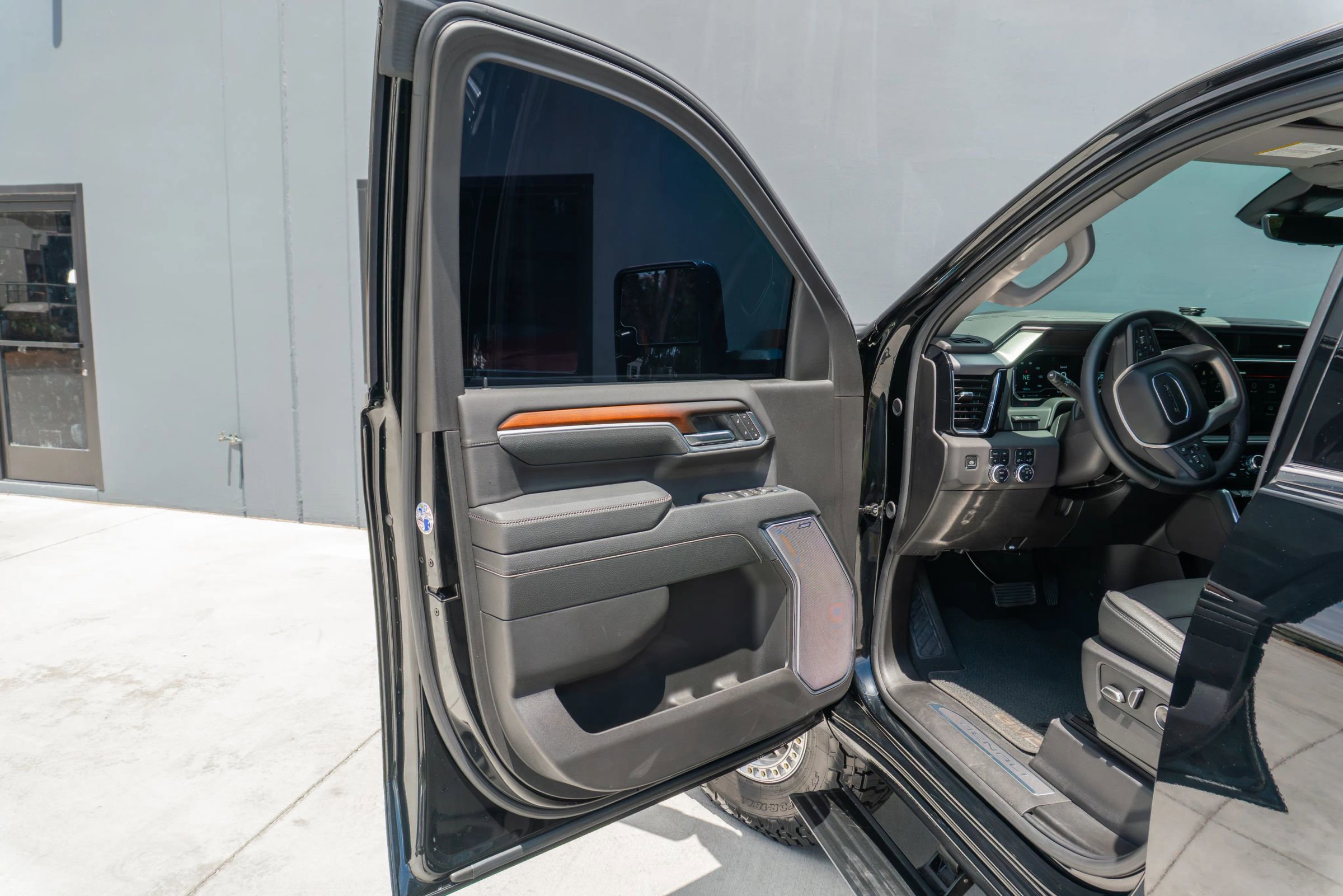 Used 2025 GMC Sierra 2500 Denali w/ Denali Reserve Package AWD/4WD image 83