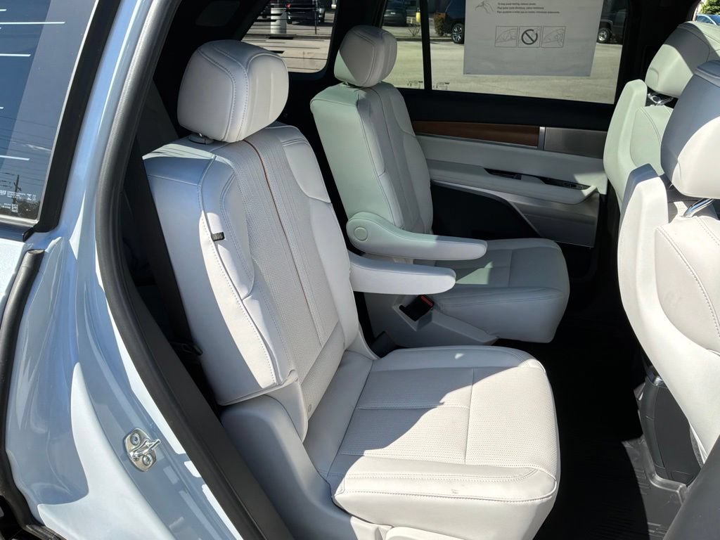 New 2026 Cadillac Vistiq Premium Luxury w/ LPO, Floor Liner Package AWD/4WD image 30