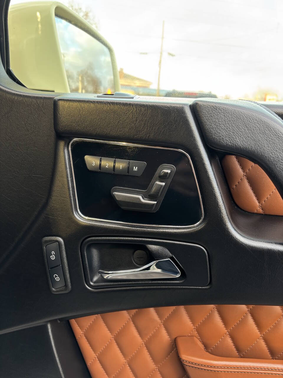 Used 2015 Mercedes-Benz G 63 AMG 4MATIC image 27